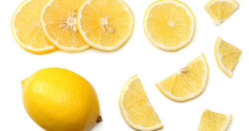 Plusieurs tranches de citrons segmentées