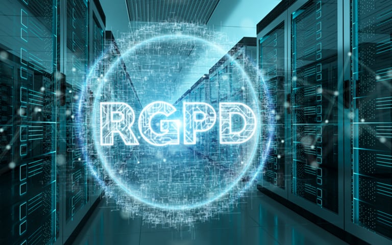 nterface GDPR numérique dans le stockage 3D du centre de données de la salle de serveur à Albi