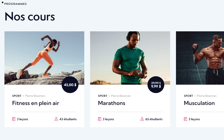 Section 'Nos cours' d'un site web de coaching sportif, présentant trois programmes de fitness. Le premier cours est intitulé 'Fitness en plein air' au prix de 45,00 $, avec 43 étudiants inscrits. Le deuxième cours est 'Marathons', initialement à 29,99 $ mais réduit à 9,99 $, avec 65 étudiants. Le troisième cours est 'Musculation', sans mention de prix réduit, et chaque cours comprend 3 leçons. Les images illustrent des athlètes en pleine activité, correspondant à chaque type de programme.